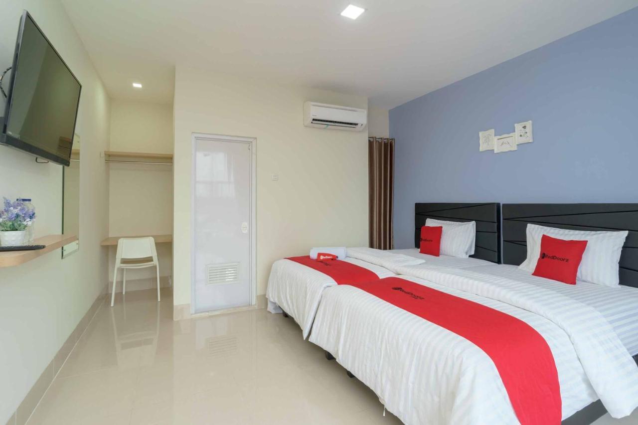 Reddoorz Plus Near Eka Hospital Bsd 5 Dadap Esterno foto
